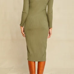 Soraya Paris Rib Dress - Calla Green -Amour Vert shop 0530 Soraya Calla Green 1644 web 01b95092 13f6 47bd 9c10 72c0a5d9ad77