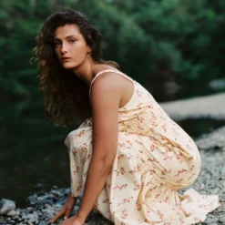 The Zuri Dress | Dancing Chamomile 10 The Zuri Dress | Dancing Chamomile -Amour Vert shop 2 0242c07b df81 409b a235 dc1e0c149c00