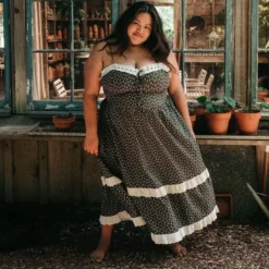 The Emma Dress Extended | Night Strawberry 9 The Emma Dress Extended | Night Strawberry -Amour Vert shop 2 6cc432af dc2c 4f4a b544 c97bfdf6aefa