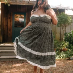 The Emma Dress Extended | Night Strawberry 10 The Emma Dress Extended | Night Strawberry -Amour Vert shop 3 16a1762f 6907 402a b801 33259e25da8f