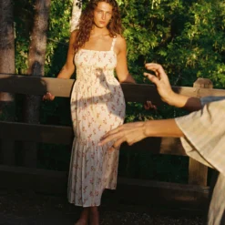 The Zuri Dress | Dancing Chamomile 12 The Zuri Dress | Dancing Chamomile -Amour Vert shop 5 c0827aca 4821 414b 99e0 ef916238888e