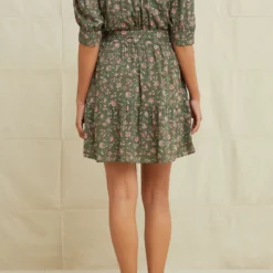 Malta Ecovero Dress - Lago Green -Amour Vert shop 6677MaltaLagoGreen 0763 web ef267e4a 1097 4e96 b28b ae0231c9f126