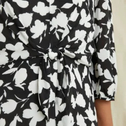 Cassa Ecovero Dress - Vista Floral 9 Cassa Ecovero Dress - Vista Floral -Amour Vert shop 7541CassaVista 0379 web 62acd74f 1c6c 4fe5 b39d 4e91cd13d5ad