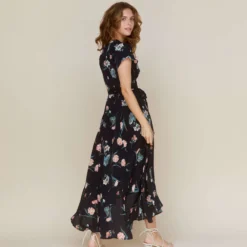 The Autumn Dress | Night Carnation 14 The Autumn Dress | Night Carnation -Amour Vert shop Autumn3 82d44aa4 fd43 4d4d a16a d193cd98a3eb