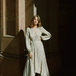 The Bergen Dress | Mums Ditsy Fern -Amour Vert shop Bergen 256d85b3 68a0 4c11 b267 51016ec36e8b