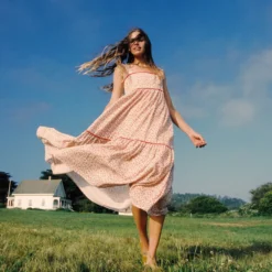 The Chiara Dress | Strawberry Fields -Amour Vert shop Chiara1 8157088b c900 482b a42a f2c8d7b931eb