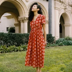 The Dawn Dress | Crimson Daisy 13 The Dawn Dress | Crimson Daisy -Amour Vert shop Dawn fb feed 2 21c7db10 bb0e 4f3c 84f3 e61ea0dce765