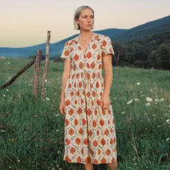 The Dawn Dress Petites | Oak Leaf -Amour Vert shop Dawn fb feed b60df242 9549 482a a873 4b4d22f3104d