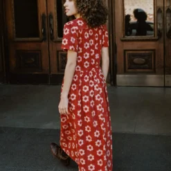 The Dawn Dress Petites | Crimson Daisy -Amour Vert shop Dawn1 b8e0dc49 9ca7 4994 a2c0 0bdd6e8e67ee