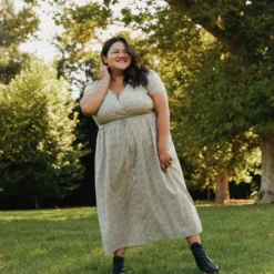 The Dawn Dress Extended | Calico Chamomile -Amour Vert shop Dawn1 c0996e93 bd32 4e6a ad75 d30834ab2816