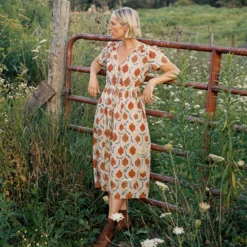 The Dawn Dress Petites | Oak Leaf -Amour Vert shop Dawn2 ed29b2e5 b46b 4f5b 9586 6152798d739e