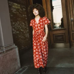 The Dawn Dress Petites | Crimson Daisy -Amour Vert shop Dawn3 21dc614c f47b 4817 93ff 6946839bc87a