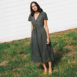 The Dawn Dress Petites | Night Strawberry