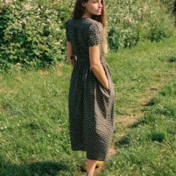 The Dawn Dress Petites | Night Strawberry -Amour Vert shop DawnNightStrawberry2