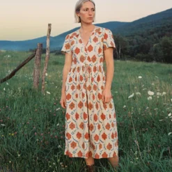 The Dawn Dress Petites | Oak Leaf -Amour Vert shop Dawn 6d780fb6 810f 4e6c a482 c7ba52f3d3aa