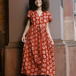 The Dawn Dress Petites | Crimson Daisy -Amour Vert shop Dawn d136ff57 09ff 4e73 9633 b1eea5c5f636