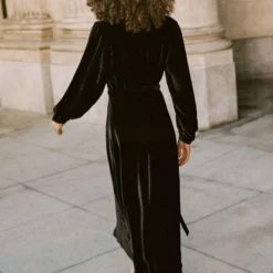 The Elsa Dress | Noir Velvet 15 The Elsa Dress | Noir Velvet -Amour Vert shop Elsa3 4a3f96f2 debe 4cdd 8227 cfdd9fb91727