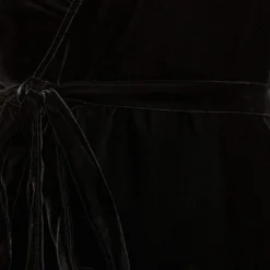 The Elsa Dress | Noir Velvet 17 The Elsa Dress | Noir Velvet -Amour Vert shop Elsa5 071ca861 da10 4e39 83ca 6115893a4d3b