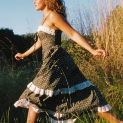 The Emma Dress | Night Strawberry -Amour Vert shop Emma 7