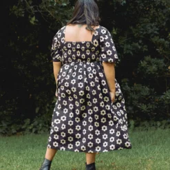 The Katrina Dress Extended | Noir Daisy -Amour Vert shop Katrina3 11800d79 a7a4 4d33 8cfd c5f426c5106f