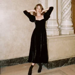 The Peyton Dress | Noir Velvet -Amour Vert shop Peyton fb feed d457c8bd 0837 4b8d 8cd6 89a52caf86da