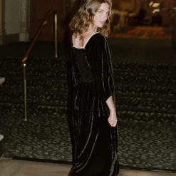 The Peyton Dress | Noir Velvet -Amour Vert shop Peyton2 5e1549bc 6b2a 44a6 b6e4 dab9aecfdbc1
