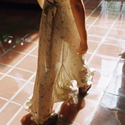 The Vaughn Dress | Mums Ditsy Fern -Amour Vert shop Vaughn2 abf743d6 2620 466a 8cf1 bcdbbdaf5300