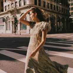 The Vaughn Dress | Mums Ditsy Fern -Amour Vert shop Vaughn4 a35faa22 994f 43b2 8703 3e4aedb78ec4